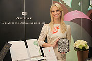 Hochzeitskarten Designerin Lisa "Ceci" Johnson von Ceci Ney York am Stand von Gmund Papierwelt(Foto: Martin Schmitz)